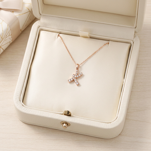 Collar minimalista con colgante de letra del alfabeto K N R T V en oro rosa de 18 quilates con diamantes naturales de la colección Modern Line Initial para mujer. - Product Image 5