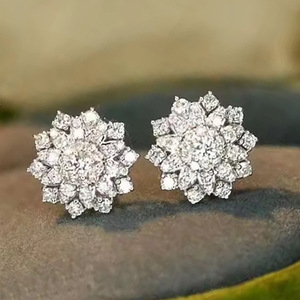 Orecchini a Perno Delicati a Forma di Fiore e Fiocco di Neve per Donne, Design Elegante e Dolce, Accessori per Orecchie da Indossare Quotidianamente - Product Image 3