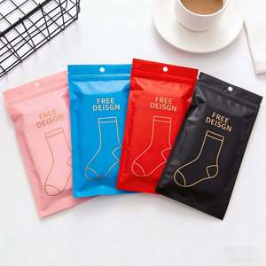 Bolsa con cierre personalizada impresa con orificio euro, resellable, de aluminio, para empaque de calcetines y ropa. - Product Image 3