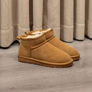 Chaussures <span class=keywords><strong>en</strong></span> gros, série de pantoufles décontractées d'intérieur <span class=keywords><strong>et</strong></span> d'extérieur, pantoufles fantaisie, bottes <span class=keywords><strong>en</strong></span> <span class=keywords><strong>cuir</strong></span> de luxe, bottes <span class=keywords><strong>en</strong></span> laine, bottes de neige - Product Image 1