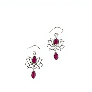 Pendientes artesanales de plata 925 con rubí, diseño de filigrana de loto, regalo de boda o aniversario para mujer - Product Image 2