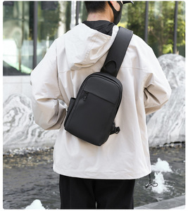 Sac de Poitrine Léger et Tendance pour Homme, Style Motard, Sac Banane Multifonctionnel pour Loisirs, Sac Bandoulière Croisé – Vente en Gros - Product Image 6