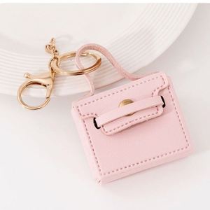 Porte-clés carré pliable en cuir PU couleur unie créatif, mini pendentif mignon pour clés de voiture, cadeau de mariage, souvenir, beau et petit - Product Image 2