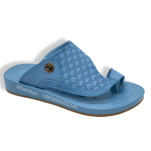 Venta al por mayor Arabia Saudita Oriente Medio niños antideslizante Flip Flop Pu zapatillas al aire libre Casual playa niños árabe sandalias - Product Image 2