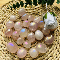 Ange Aura Quartz rose petite paume Cristal naturel dégringolé Titane quartz rose pierre dégringolée pour la méditation