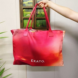 กระเป๋าสะพายไหล่สำหรับผู้หญิงขนาดใหญ่สีแดงกระเป๋าช้อปปิ้งพร้อมโลโก้ใช้ประจำวันกระเป๋าผ้าใบพร้อมสายรัด - Product Image 1