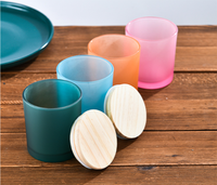 Nouveaux pots à bougies en verre givré Camett 4OZ-14OZ avec couvercle en bois de bambou pour la décoration de Noël à la maison en gros