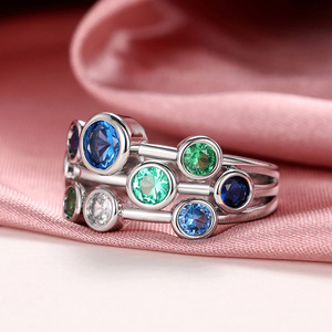 Anello moderno rotondo colorato e testurizzato, regalo di gioielli retrò personalizzato da donna - Product Image 1