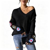 Pull-over en maille décontracté respirant en polyester pour femme, tricoté à la machine, à manches évasées, col en V ample, motif floral crocheté, collection automne 2026