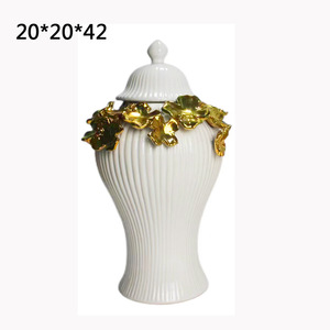 Vase à fleurs moderne de luxe au design spécial, vase en céramique blanc et doré de style européen, pots à gingembre pour la décoration d'hôtels et de mariages - Product Image 4