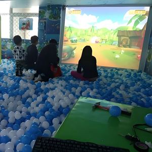 เครื่องเล่นเกมโปรเจคเตอร์ Leplay LP-B015 แบบอินเทอร์แอคทีฟ ขนาด 6x3 เมตร สำหรับเล่นเกมทุบลูกบอลบนผ้าม่าน  สำหรับเด็ก  ใช้ในร่ม เหมาะสำหรับสวนสนุก - Product Image 1