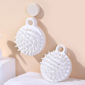Brosse de massage du cuir chevelu en caoutchouc souple, outil de douche pour le nettoyage des cheveux, utilisation en salle de bain - Product Image 1