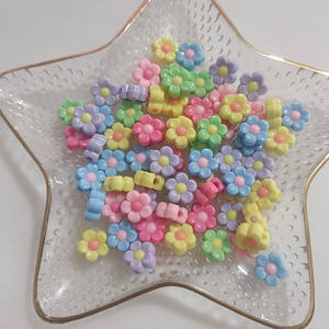 Perles colorées en acrylique en forme de tournesol à cinq pétales, faites à la main, pour bracelets, colliers et coques de téléphone – Prix usine - Product Image 1