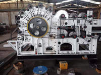 Machine à carder les fibres, machine à carder les fibres, machine à feutrer les aiguilles