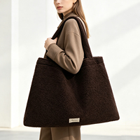 Sac fourre-tout esthétique en polaire Teddy pour femme, cadeau de Noël confortable pour l'hiver, sac à bandoulière surdimensionné grande capacité avec fermeture magnétique
