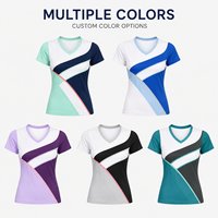 Haut de tennis personnalisé pour femmes, col en V, blocs de couleur diagonaux, manches courtes, pour entraînements et matchs sur le terrain