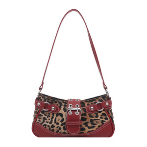 Bolso de hombro elegante con hebilla de cuero retro y estampado de leopardo, para la temporada otoño-invierno 2026, con remaches a la moda - Product Image 6