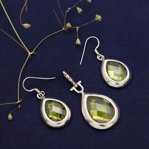 Meilleures ventes de boucles d'oreilles de mariage pour femmes en argent sterling 925 de qualité supérieure faites à la main pendentifs et breloques en cristal fin avec pierre précieuse naturelle - Product Image 1