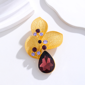 Broche de gota de agua de hoja con incrustaciones de diamantes exagerados, broche de flor de pecho de cristal multicolor de aleación para mujer - Product Image 3