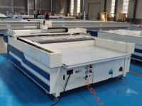 Coupe-couteau oscillant numérique entièrement automatique pour la fabrication de motifs de textiles et de vêtements en tissu Traceur CNC à alimentation automatique à grande vitesse