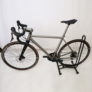 Vélo de route 700c de haute qualité avec cadre en titane, roues en fibre de carbone, 24 vitesses, passage des câbles entièrement interne, roues 700c - Product Image 4