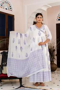 Elegante juego de Anarkali Kurti con estampado en blanco y azul con Dupatta a juego para un aspecto elegante y tradicional - Product Image 2