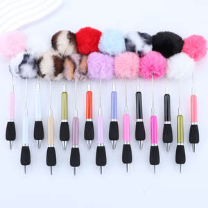 Promoción logotipo personalizado lindo corazón femenino peludo bolígrafo de plástico DIY para bolígrafo con cuentas para regalos de bienvenida - Product Image 2