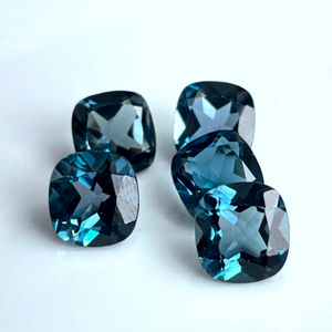 เบาะพลอยตัดเหลี่ยมเพชรพลอยธรรมชาติลอนดอนสีฟ้า - Product Image 1