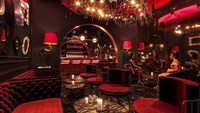 Mobilier de Luxe pour Bar, Night-Club, Salon et Restaurant : Banquettes et Canapés Karaoké VIP en Velours Rouge