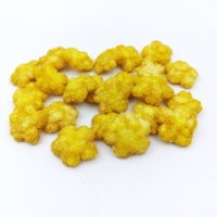 Craquelins de riz frit au goût d'herbes fraîches et rafraîchissantes, en forme de fleur de cerisier, pour les distributeurs de snacks en gros