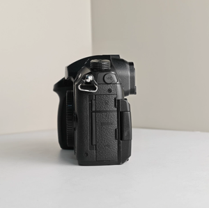 กล้องดิจิตอลมือสอง Lumix DC-<span class=keywords><strong>GH5</strong></span> <span class=keywords><strong>ราคา</strong></span>ดี ความละเอียด 20MP ถ่ายวิดีโอ 4K พร้อมการ์ด SD หน่วยความจำ หน้าจอสีดำ ขนาด >3 นิ้ว - Product Image 4