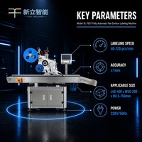 Machine d'étiquetage automatique pour livres, dossiers, boîtes, cartons, alimentation par convoyeur avec tête d'étiquetage réglable