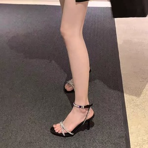 รองเท้าส้นสูงประดับเพชรแบบใหม่ประจำฤดูใบไม้ผลิ/ฤดูร้อนปี 2025 ส้นบาง 6-8 ซม. รองเท้าแตะรัดส้นผู้หญิง หนัง PU หัวเปิด แต่งหัวเข็มขัด เหมาะสำหรับงานแต่งงาน - Product Image 3