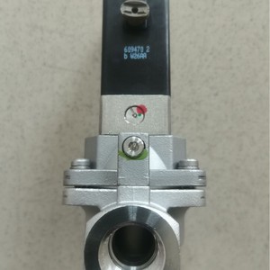 Vanne solénoïde à siège incliné Burkert 134514, 1/2 pouce, raccord Tri-Clamp, acier inoxydable - Product Image 3