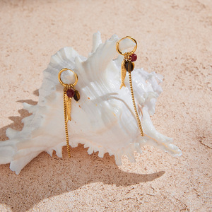 Pendientes de borla con colgante de pez en oro de 18 quilates y piedras de ágata para mujer, para uso diario. - Product Image 4
