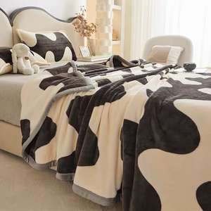 Venta al por mayor 100% de poliéster personalizado impreso tela de franela mantas de cama de invierno con patrón sólido de punto técnica - Product Image 4