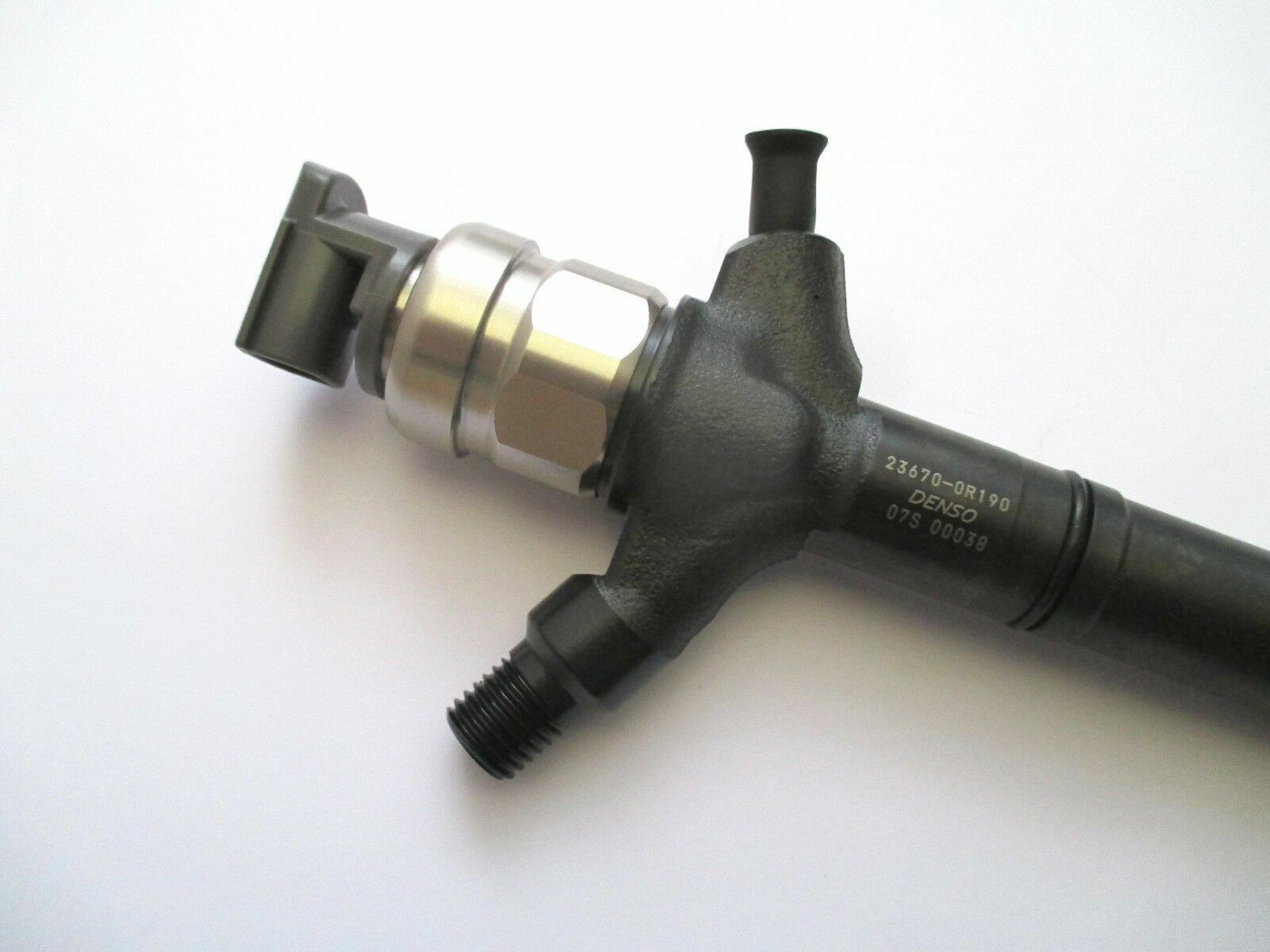 injector nozzle 23670-0R140 23670-0R190 095000-7300 injector for Toyota 1AD-FTV common rail injector 23670-0R140 23670-0R190