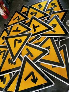 Panneaux de <span class=keywords><strong>signalisation</strong></span> réfléchissants en métal personnalisés pour la sécurité routière <span class=keywords><strong>Signalisation</strong></span> de haute qualité conforme MUTCD pour avertissement de sécurité - Product Image 5