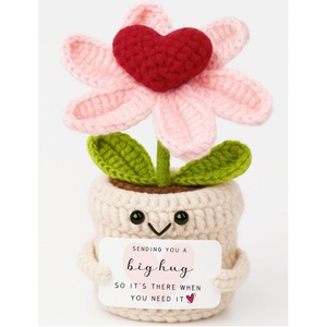 Fleur en crochet faite à la main en forme de cœur - Cadeau sentimental pour la meilleure amie, maman, elle - Décoration de bureau tricotée mignonne et éternelle - Product Image 1