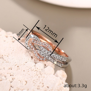 Anello con Nodo Bicolore e Zirconi per Donne, Elegante Gioiello da Dito alla Moda - Product Image 4