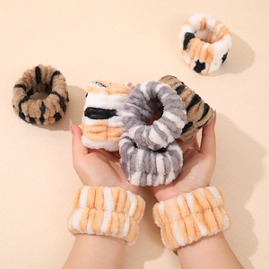Anpassbare Spa-Gesichts-Stirnbänder und Armband-Set, Frottee-Handtücher Stirnbänder Niedliche Katzenohren-Haarbänder mit Armbändern für Frauen - Product Image 5