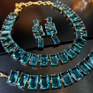 Set di <span class=keywords><strong>Gioielli</strong></span> ZHENXUN: Orecchini, Bracciale e Collana con Diamanti Quadrati Blu Effetto Cubo di Zucchero, Design Raffinato e Super Brillante - Product Image 3