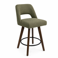 Tabouret de bar DM pour îlot de cuisine avec dossier ergonomique ouvert, assise en tissu doux et repose-pieds pour intérieurs d'appartements – Vente en gros