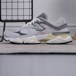 Chaussures de marche pour hommes et femmes, chaussures de sport de luxe personnalisées, chaussures de sport décontractées rétro antidérapantes - Product Image 1