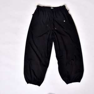 Pantalon de neige imperméable noir personnalisé OEM avec impression de toile d'araignée réfléchissante, taille ajustable, doublure chaude et poignets élastiques - Product Image 1
