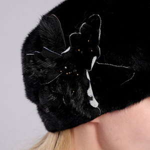 Chapeau d'hiver en <span class=keywords><strong>fourrure</strong></span> de vison rond personnalisé pour femmes, chapeau tricoté mignon pour un usage quotidien en extérieur avec des motifs imprimés et brodés - Product Image 6