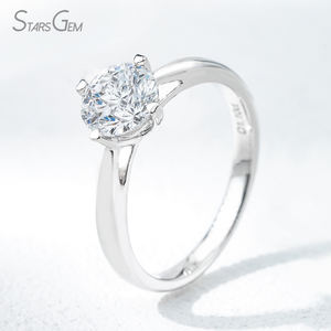 Anillo de Compromiso Solitario Starsgem de 1 Quilate, 6.6 mm, Corte Brillante, Diamante Blanco Cultivado en Laboratorio, Color D, Estilo Clásico, Oro Blanco de 18 Quilates, 2.9 g - Product Image 2