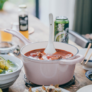 Sartén esmaltada de sopa de leche de hierro fundido de diseño moderno con asa para Cocinar en casa - Product Image 3
