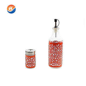Botellas de vidrio vacías con diseño de hierro repujado para aceite y vinagre/salero y pimentero - Product Image 3