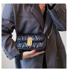 Bolsa de Ombro Feminina Transfronteiriça de Couro Macio com Rebites e Zíper, Pequena e Quadrada, Simples e Elegante - Product Image 4
